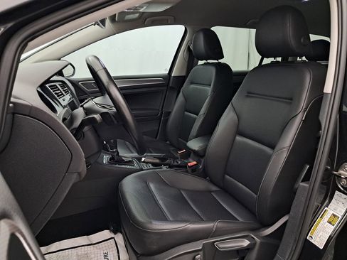 Used 2017 Volkswagen Golf Alltrack S image 9