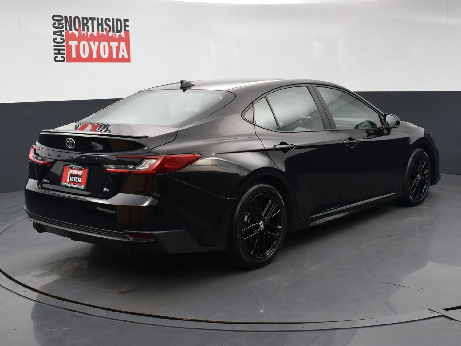 Used 2025 Toyota Camry SE FWD image 4