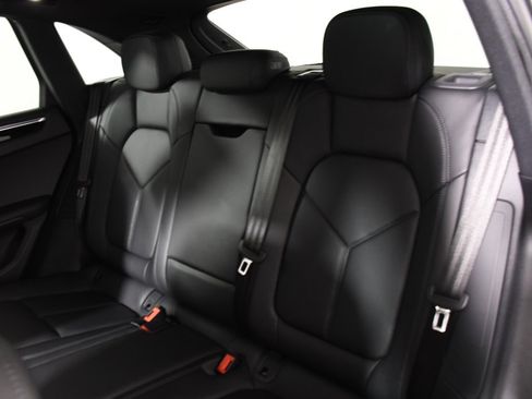Used 2021 Porsche Macan image 27