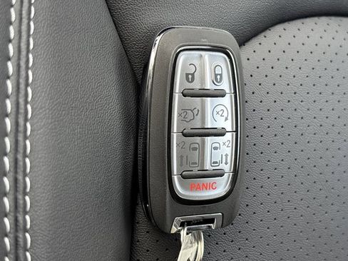 New 2026 Chrysler Pacifica Select image 42