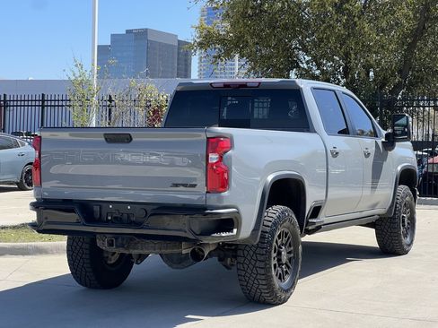 Used 2024 Chevrolet Silverado 2500 ZR2 w/ Technology Package image 4