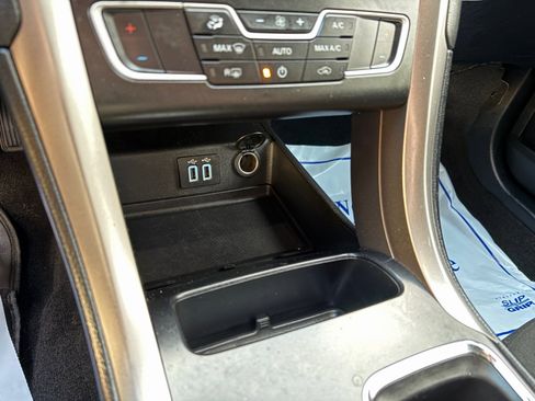 Used 2020 Ford Fusion SE image 30