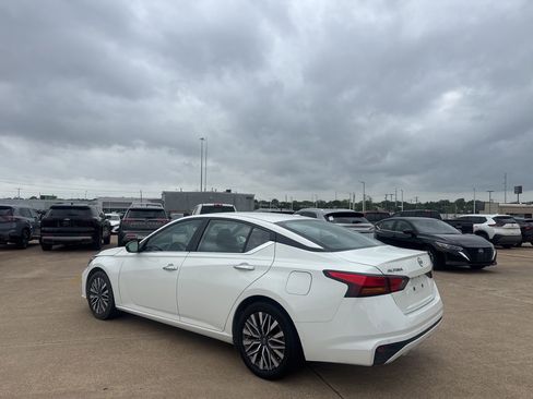 Certified 2025 Nissan Altima 2.5 SV image 14