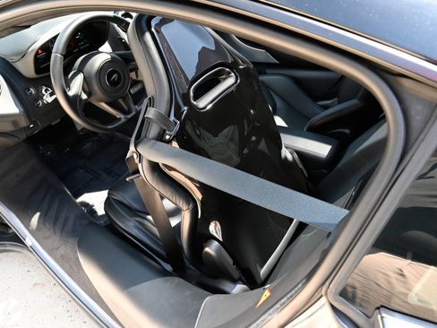 Used 2023 McLaren GT RWD image 22
