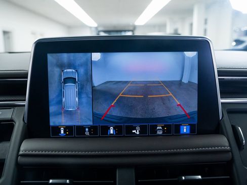 Used 2021 GMC Yukon SLT w/ SLT Premium Package image 13