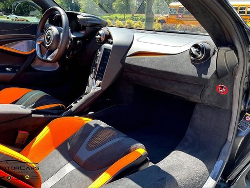 Used 2024 McLaren 750S Spider image 15