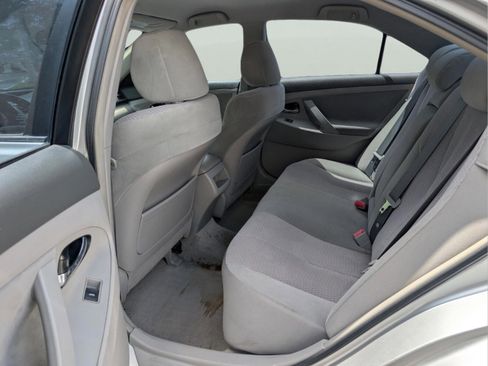 Used 2010 Toyota Camry LE FWD image 12