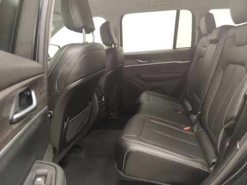 Used 2023 Jeep Grand Cherokee Limited AWD/4WD image 18