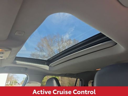 Used 2024 Toyota Highlander XLE image 26