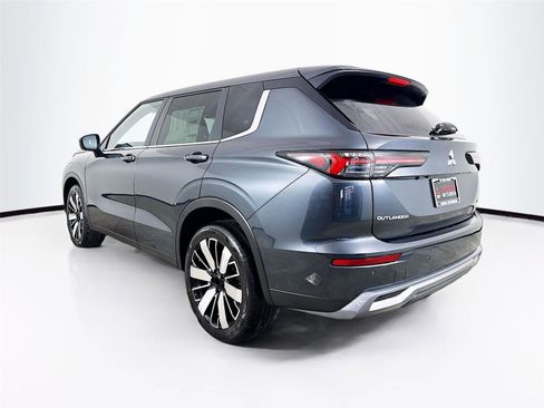 New 2025 Mitsubishi Outlander SE image 5