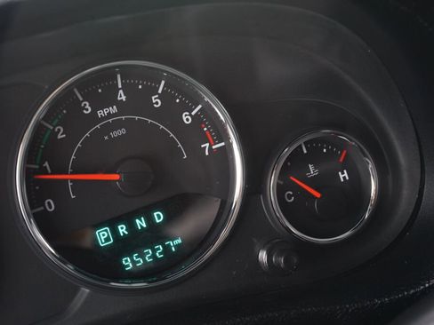 Used 2018 Jeep Wrangler Unlimited Rubicon w/ Connectivity Group image 16