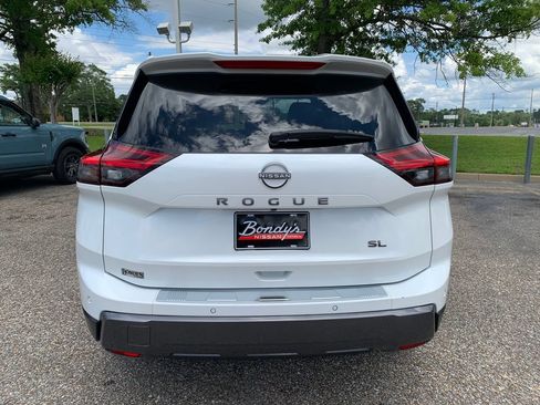 Used 2025 Nissan Rogue SL FWD image 6