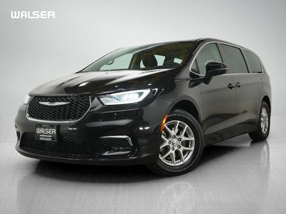 Used 2023 Chrysler Pacifica Touring-L