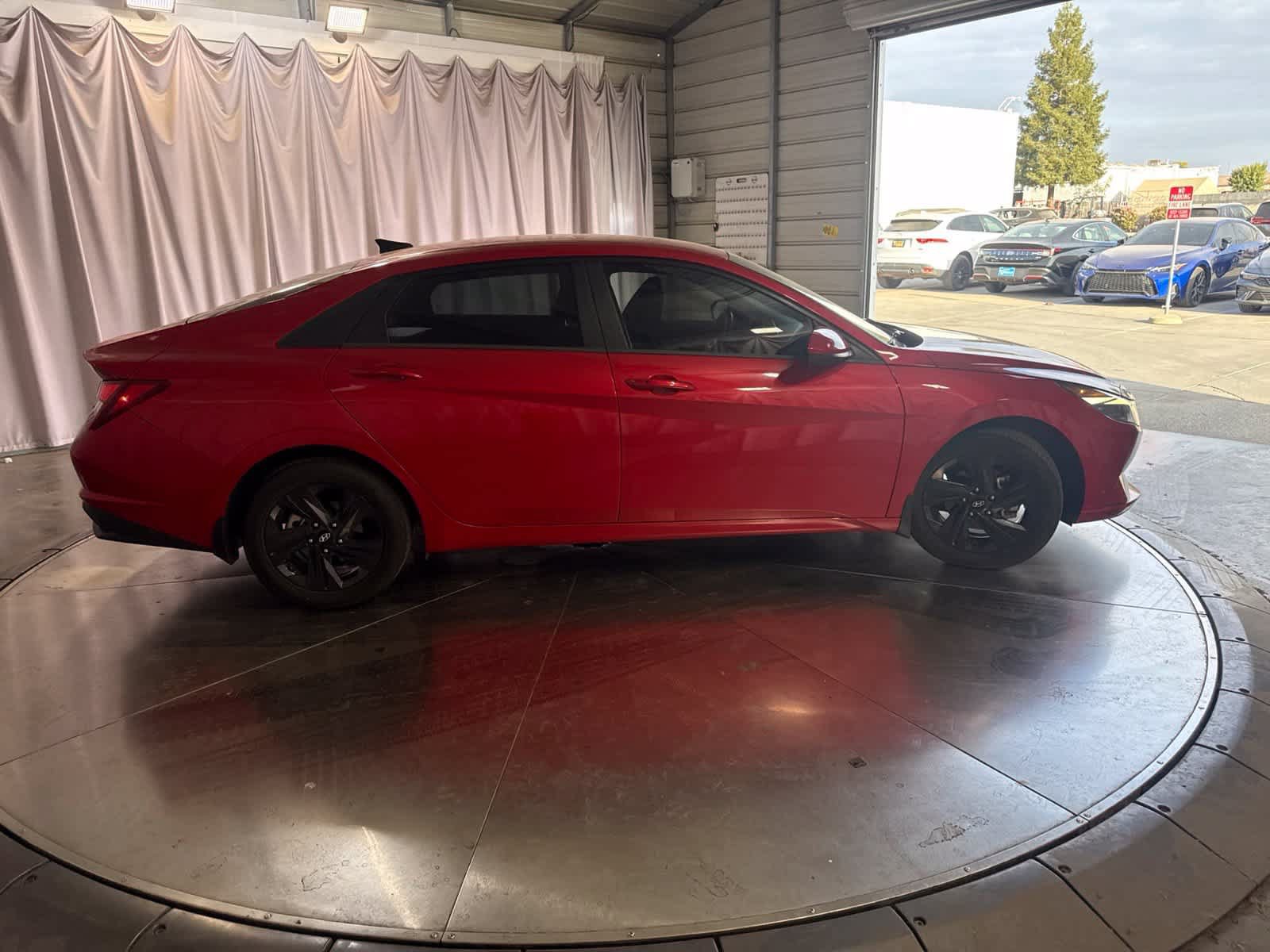 Used 2022 Hyundai Elantra SEL FWD image 4