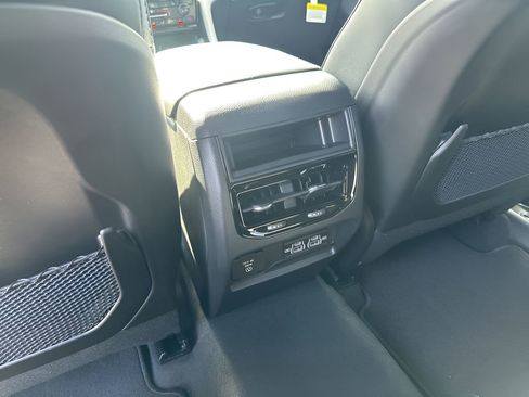 New 2025 Jeep Grand Cherokee Altitude image 21