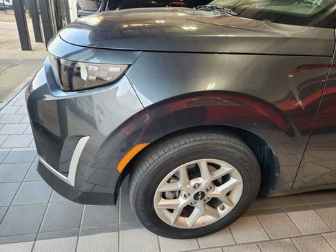 Used 2025 Kia Soul LX w/ LX Technology Package FWD image 7