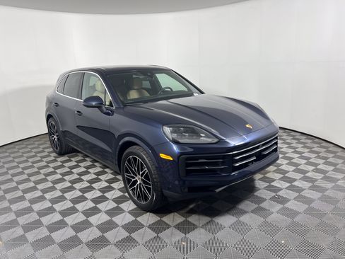Certified 2025 Porsche Cayenne AWD/4WD image 9
