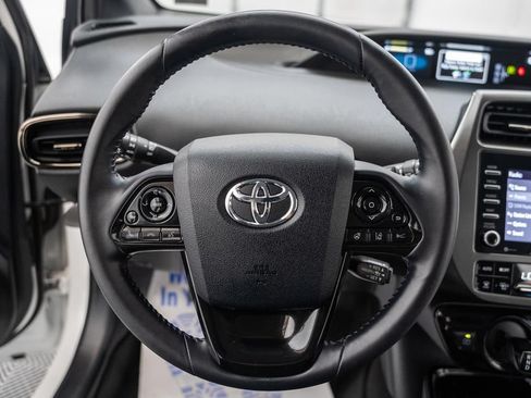 Certified 2021 Toyota Prius FWD image 33