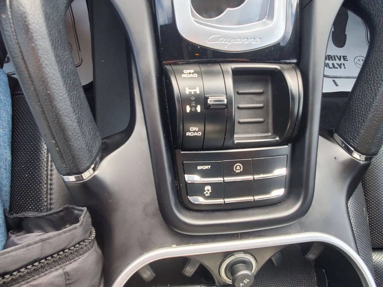 Used 2017 Porsche Cayenne Platinum Edition AWD/4WD image 23