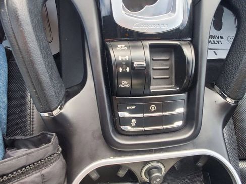 Used 2017 Porsche Cayenne Platinum Edition image 23