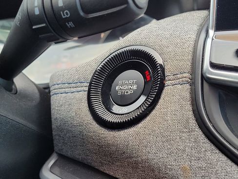 Used 2024 Jeep Compass Latitude image 18