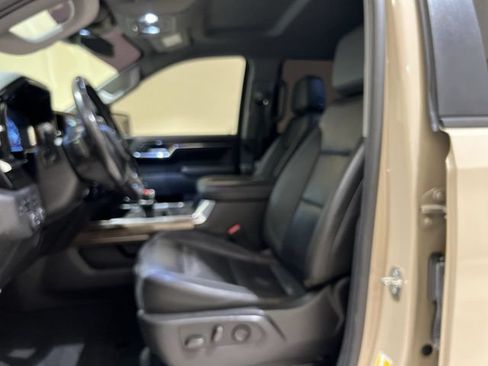Used 2022 Chevrolet Silverado 1500 LT Trail Boss w/ LT Trail Boss Premium Package AWD/4WD image 18