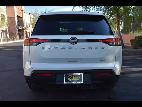 Used 2022 Nissan Pathfinder SV w/ SV Premium Package FWD image 9