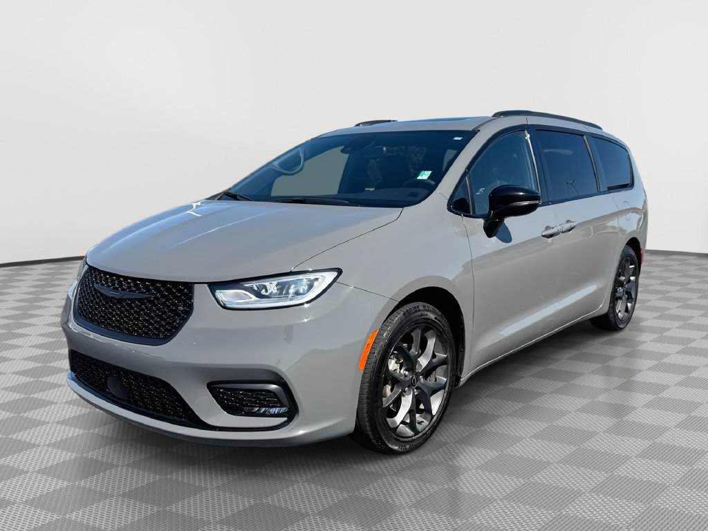 Used 2025 Chrysler Pacifica Limited FWD image 1