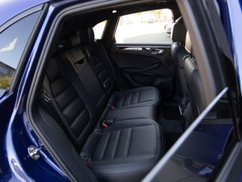 Certified 2025 Porsche Macan image 39