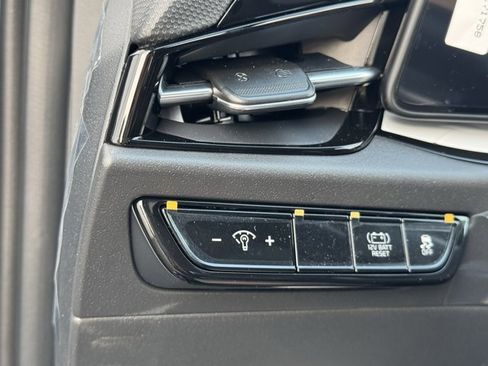 New 2025 Kia Niro EX image 17