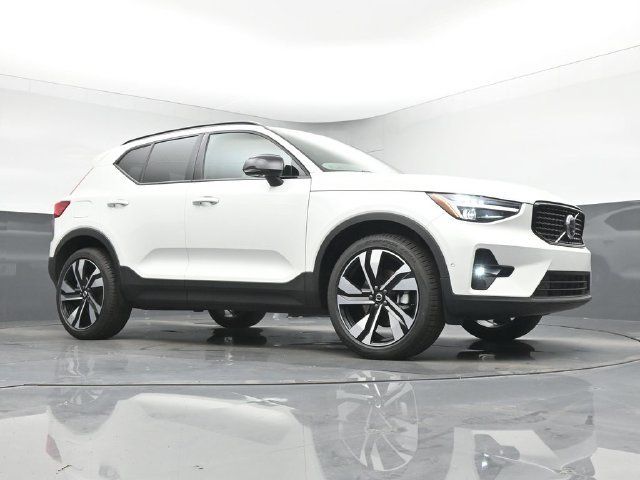 New 2026 Volvo XC40 B5 Plus w/ Climate Package AWD/4WD image 35