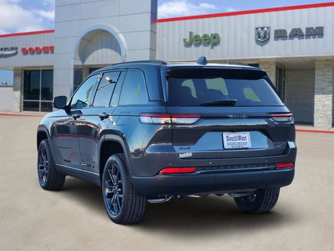 New 2025 Jeep Grand Cherokee Limited w/ Trailer Tow Package AWD/4WD image 4