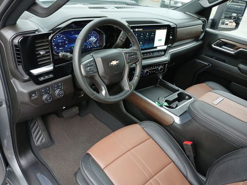 Certified 2025 Chevrolet Silverado 2500 High Country w/ High Country Premium Package image 10