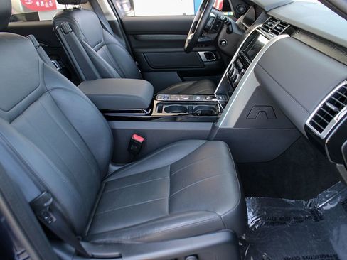 Used 2019 Land Rover Discovery HSE image 24