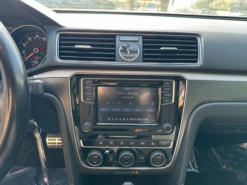 Used 2017 Volkswagen Passat 1.8T R-Line image 20