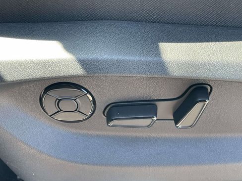 New 2026 Volkswagen Tiguan SE R-Line FWD image 18