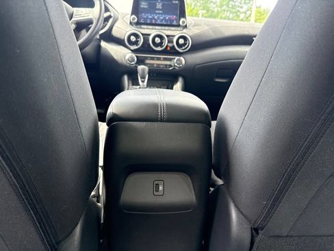 Used 2025 Nissan Sentra SV FWD image 30