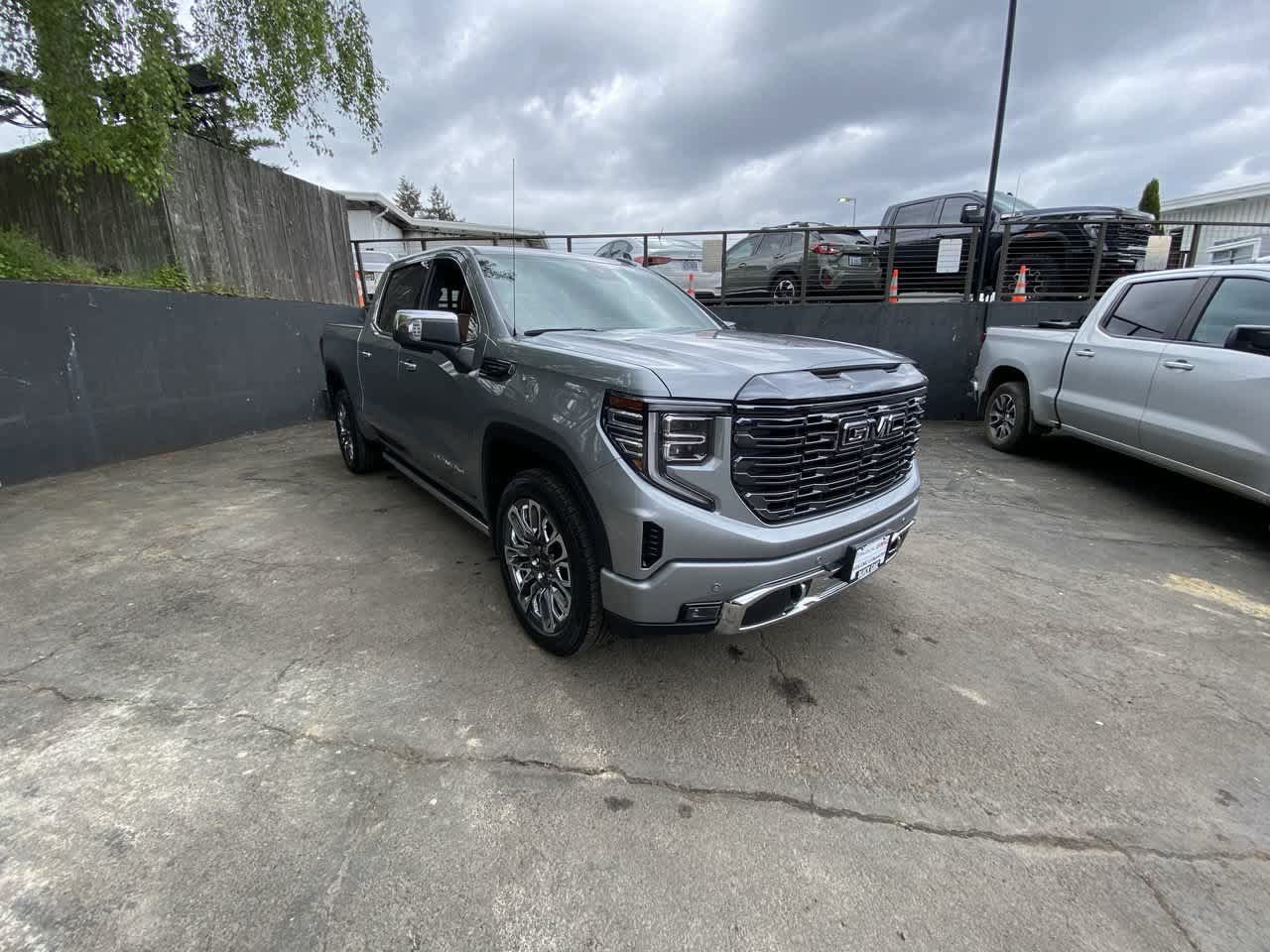 Used 2024 GMC Sierra 1500 Denali Ultimate AWD/4WD image 8