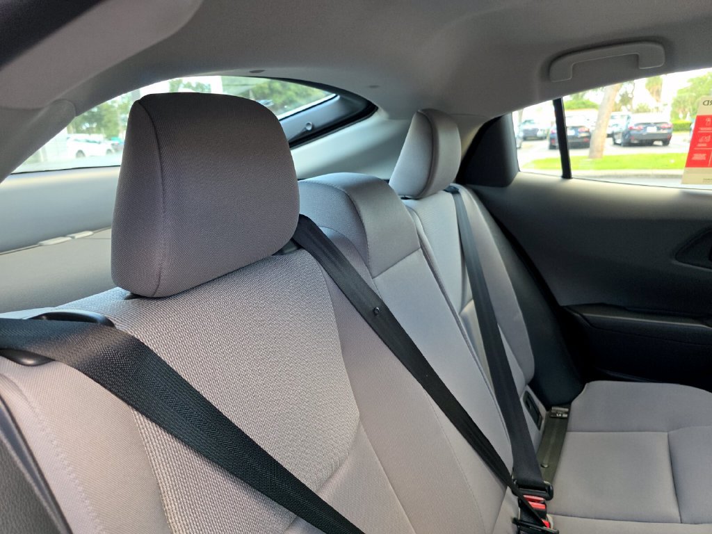 New 2027 Toyota Prius LE FWD image 18