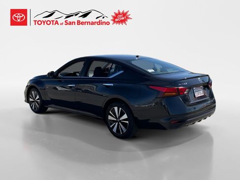 Used 2022 Nissan Altima 2.5 SV image 3