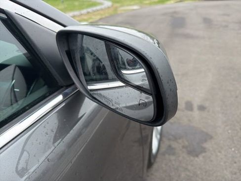 Used 2018 Ford Taurus SEL image 7