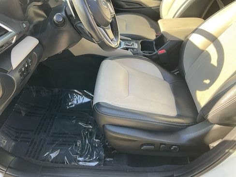 Used 2022 Subaru Forester Limited image 12