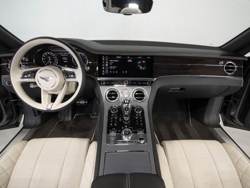 Used 2021 Bentley Continental GT image 24