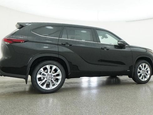 New 2026 Toyota Highlander Limited AWD/4WD image 14