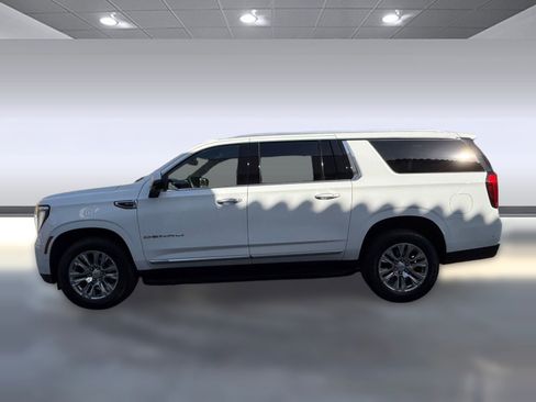Used 2025 GMC Yukon XL Denali AWD/4WD image 2