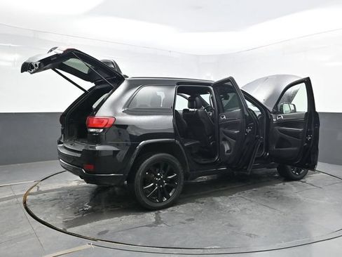 Used 2018 Jeep Grand Cherokee Altitude AWD/4WD image 44