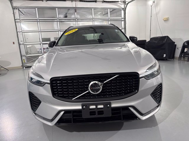 Used 2024 Volvo XC60 B5 Plus AWD/4WD image 2