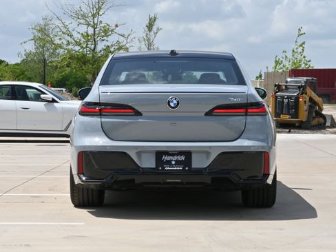 New 2026 BMW 740i image 7