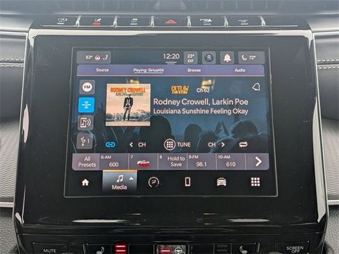 New 2025 Jeep Grand Cherokee Altitude image 24