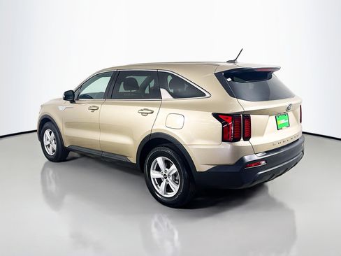 Used 2021 Kia Sorento LX image 7